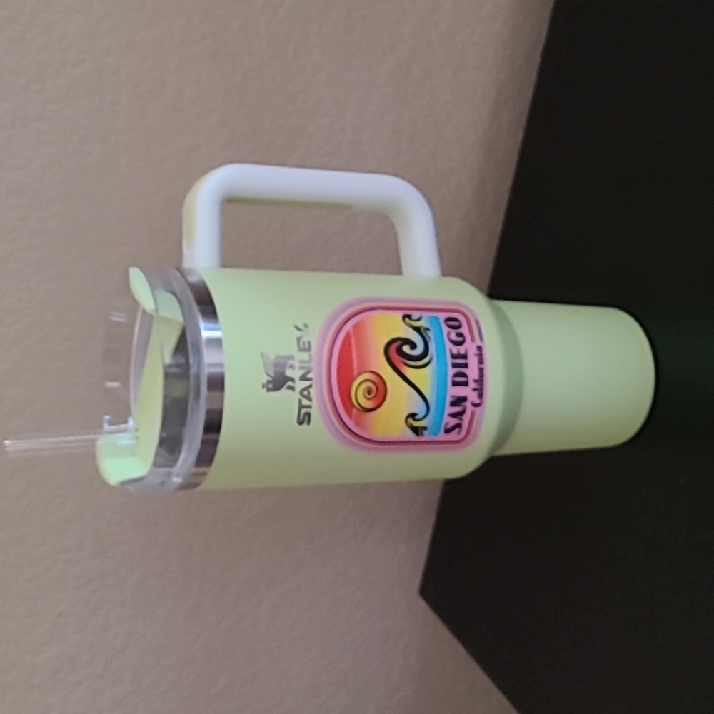EUC 40oz Stanley tumblers in lime green